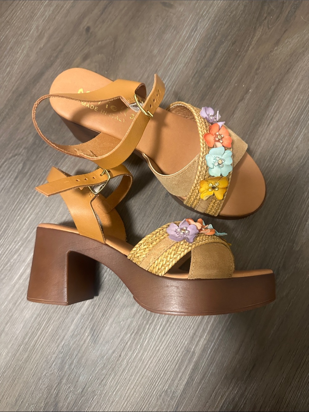 Women's Tan Platform Sandals with Floral Appliqués size 39